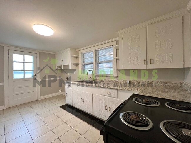 Building Photo - 135 Rivelon Rd