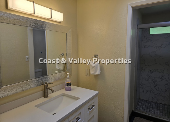 Building Photo - Beautiful Home in North Monterey County fo...