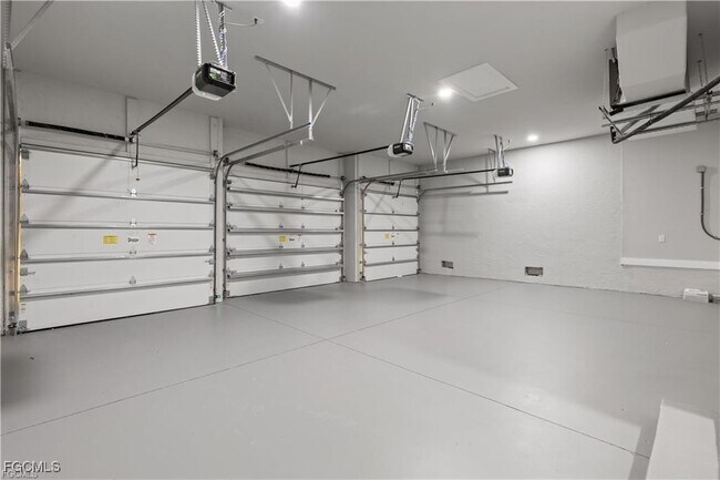 Building Photo - 3311 Surfside Blvd