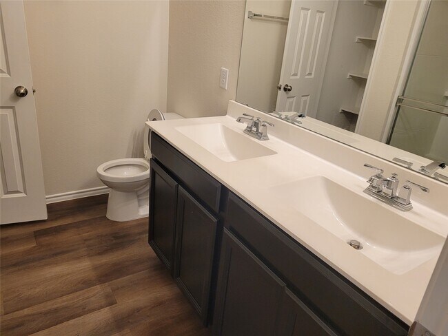 Building Photo - 1714 Cormorant Cres