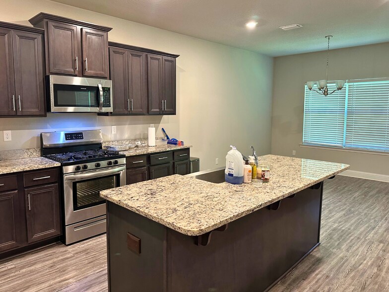 Building Photo - 11464 Oak Alley Dr S