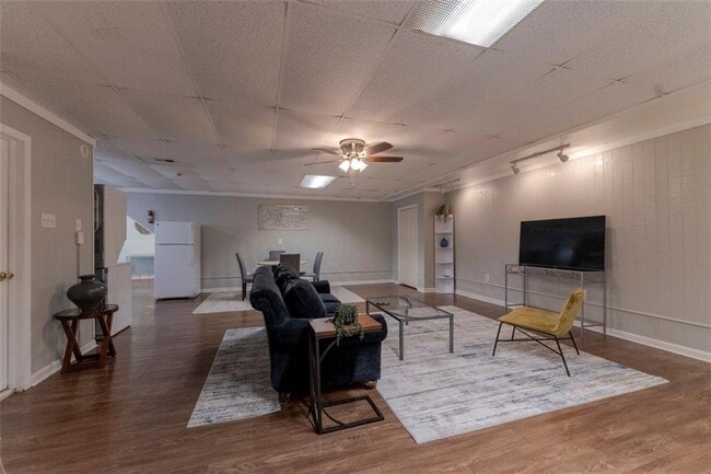 Building Photo - 2560 Piney Wood Ln