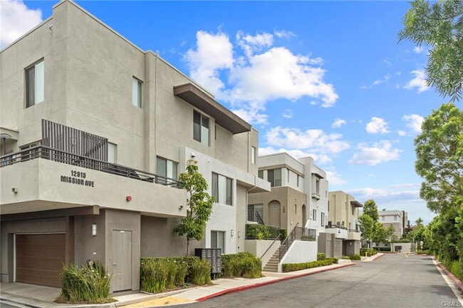 Building Photo - 12913 Mission Ave