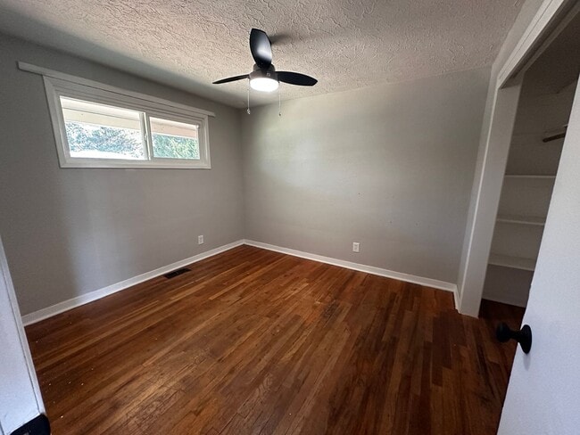 Building Photo - Charming 4 bedroom home in Independence