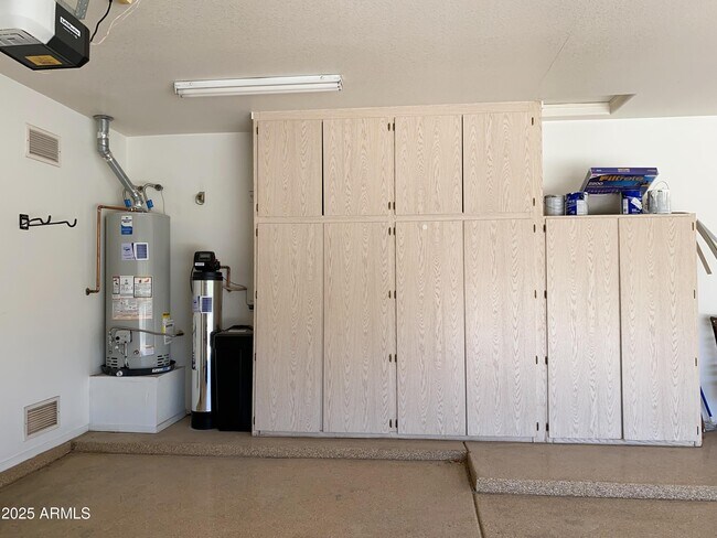 Building Photo - 5918 E Woodridge Dr
