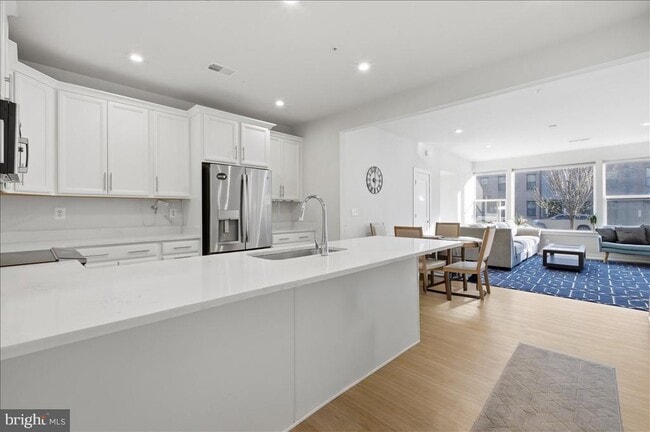 Building Photo - 13538 Sayward Blvd