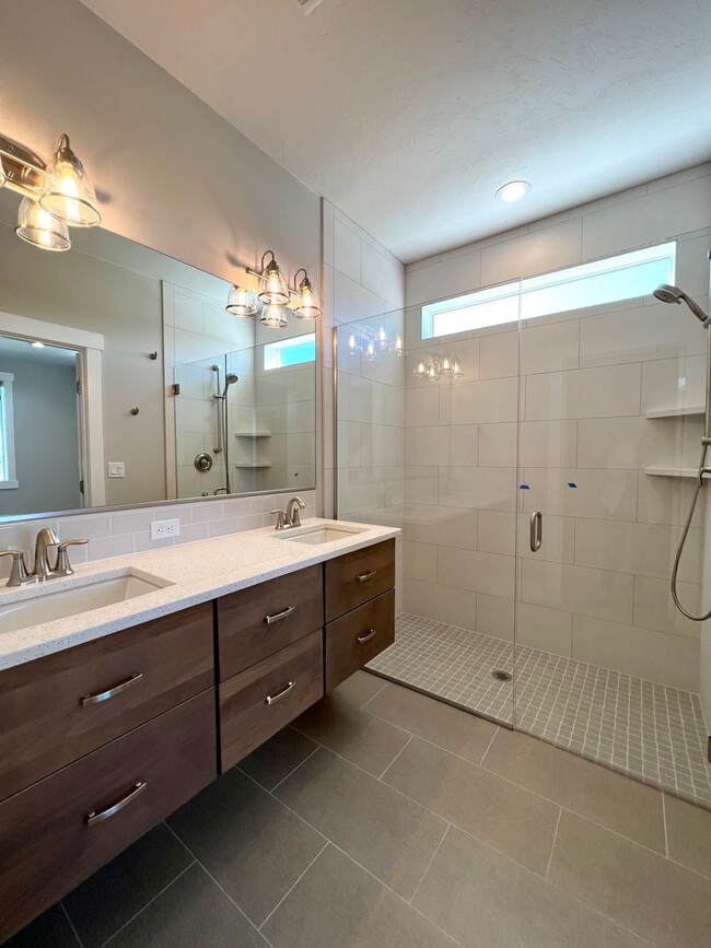 Building Photo - 2609 Sunray Ave