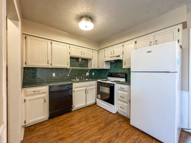 Building Photo - 8510 Harvard Dr