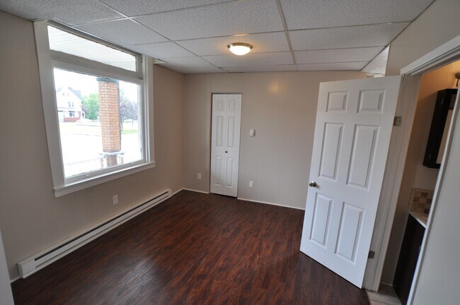 Building Photo - Studio/Efficiency on 1st Floor – No Application Fee! (Beaver Falls)