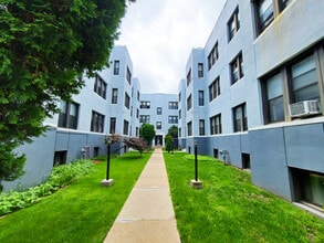 Building Photo - 4206 N Pulaski Rd