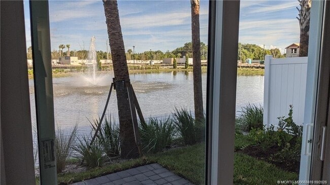 Building Photo - 373 SE Sea Hunt Wy