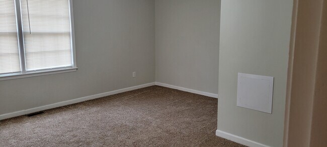 Master bedroom - 4520 Bartow Carver Rd SE