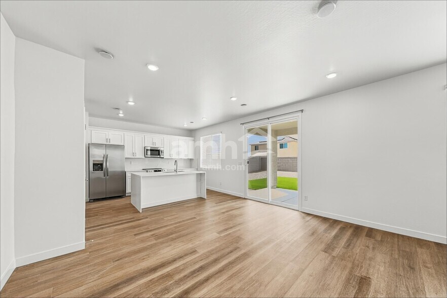 Building Photo - 20177 W Thomas Rd