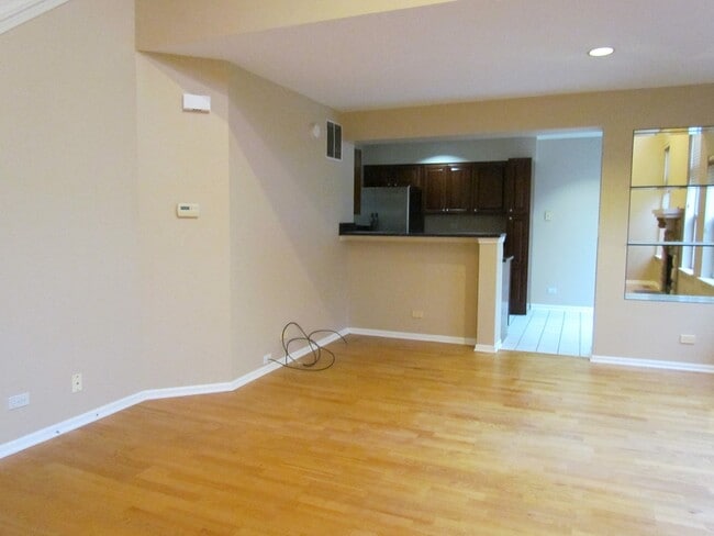 Building Photo - 1560 E Chivalry Ct