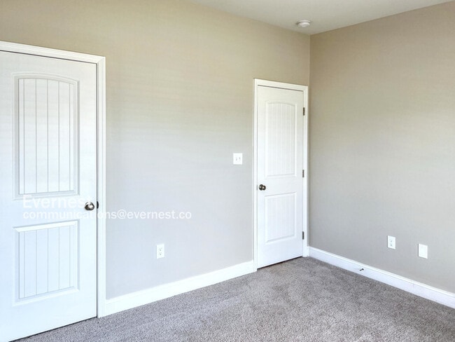 Building Photo - 104 Elaina Grey Ct
