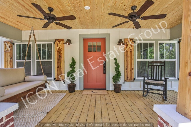 Building Photo - 3/2 Home on large lot in Woodstock