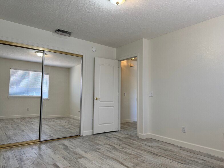 Building Photo - 16425 Chippewa Rd