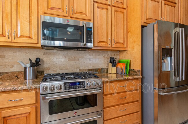 Building Photo - 217 16th St