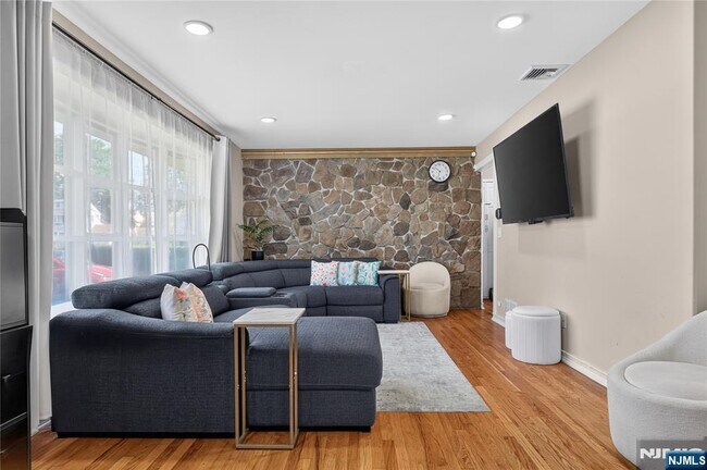 Building Photo - 8 Coyles Ct