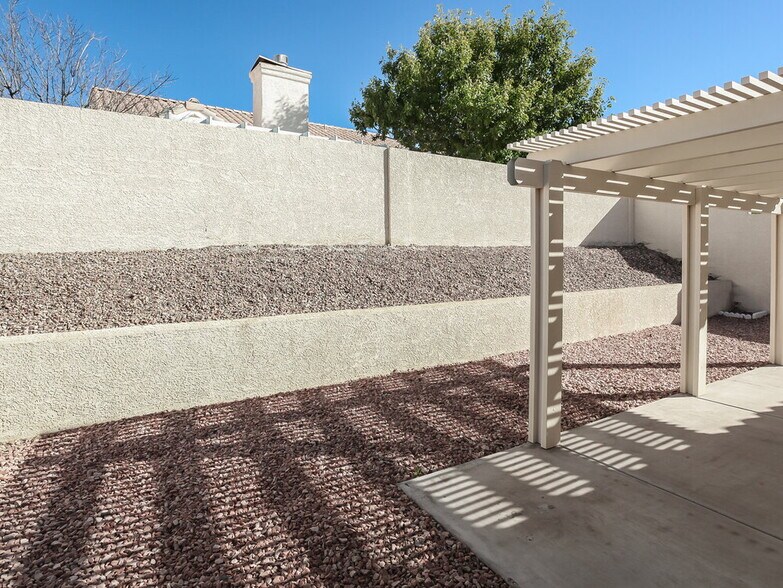 Building Photo - 265 Prairie Rose St