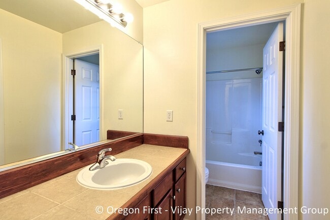 Building Photo - 10568 SW Washington St