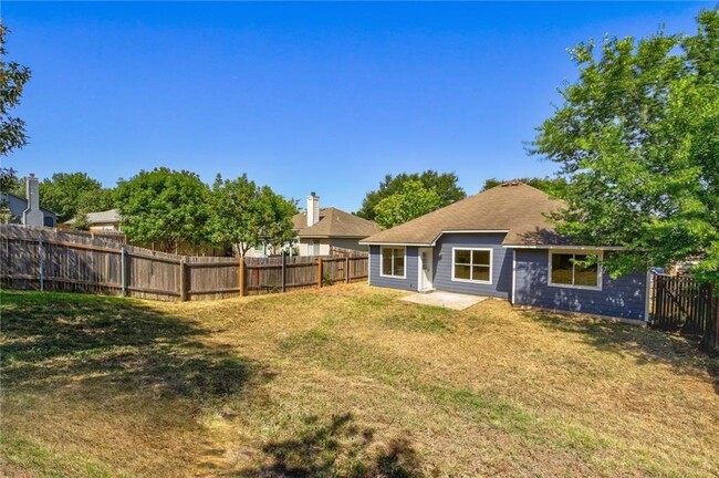 Building Photo - 1617 Diana Dr