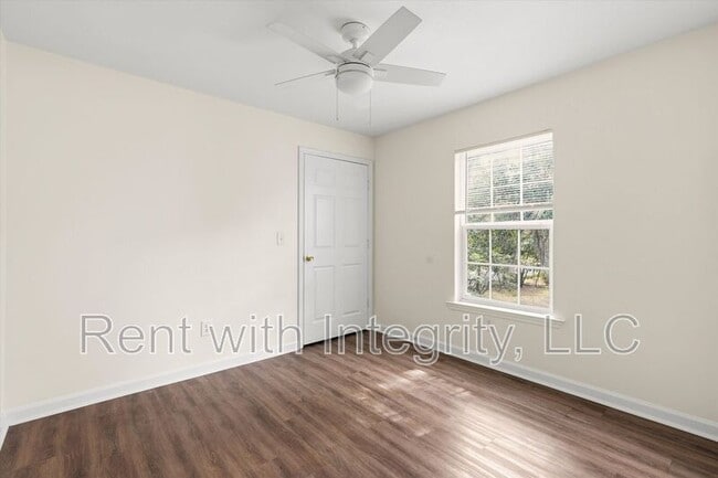 Building Photo - 735 Putnam Dr