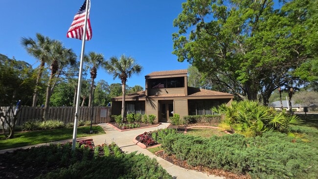 Building Photo - Beautiful Pond Front 2 Bedroom 2 Bath Townhome in the Wood Haven Community