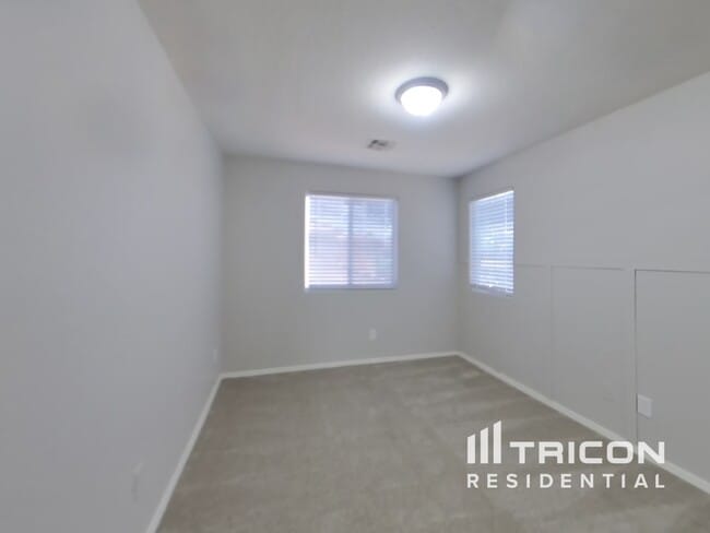 Building Photo - 4360 E Carla Vista Dr