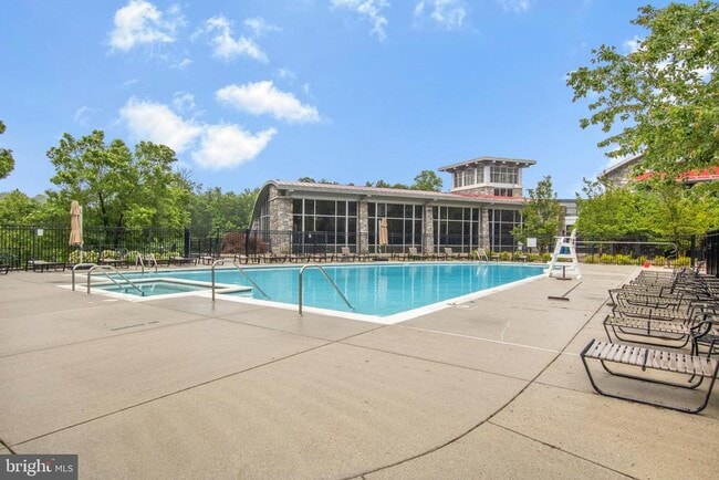 Building Photo - 14741 Potomac Branch Dr