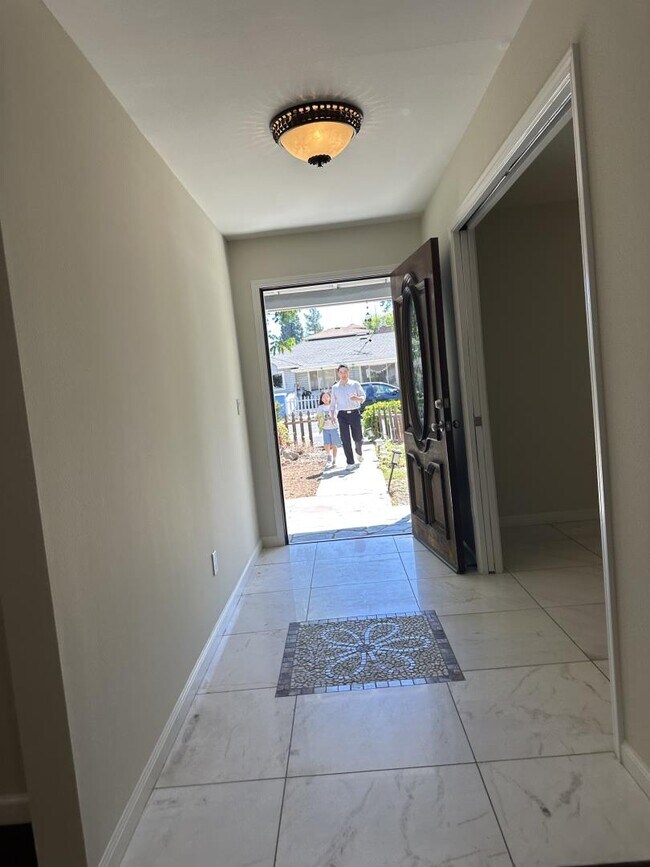 Building Photo - 4021 Campana Dr
