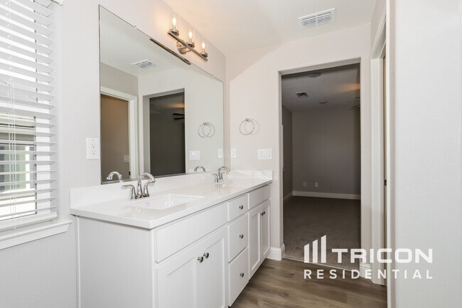 Building Photo - 2646 Miller Run Ln