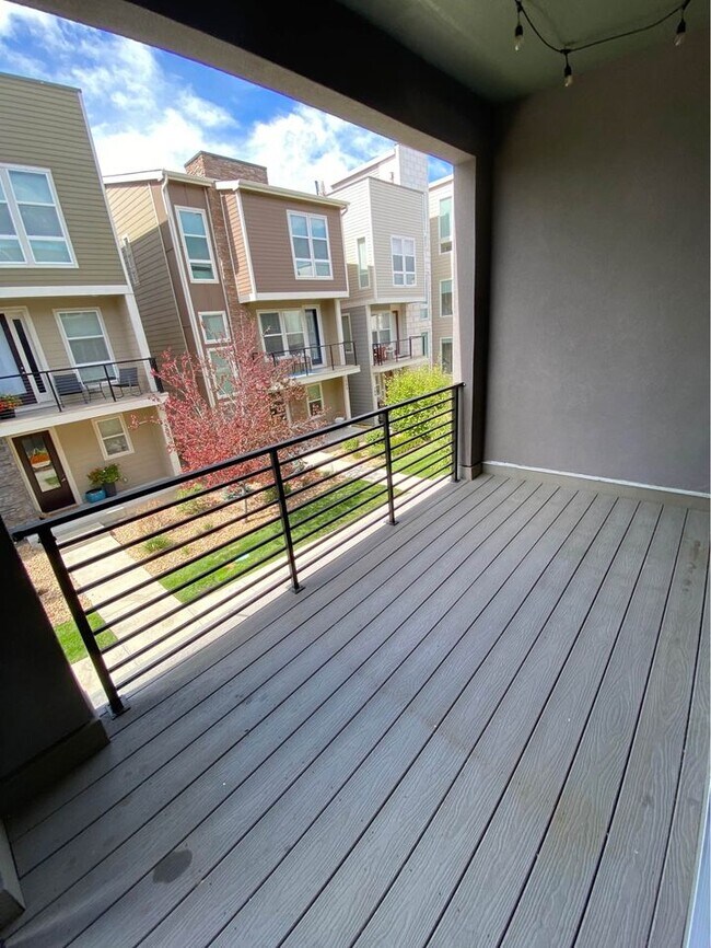 Building Photo - 612 E Hinsdale Ave