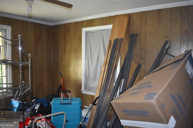 Building Photo - 1387 Dewey St