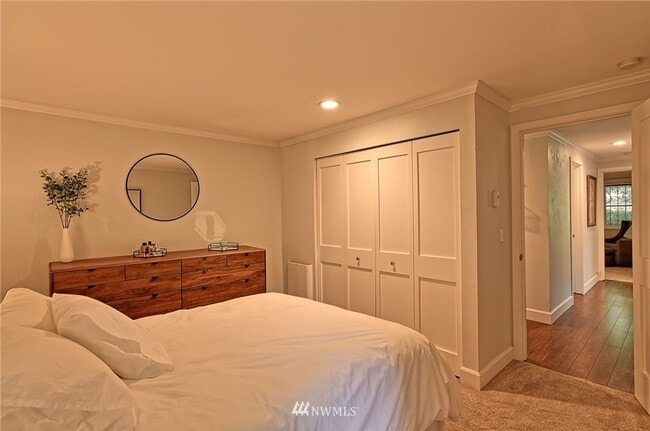 Building Photo - Fremont – Updated 2 Bedroom / 1 Bath Condo...