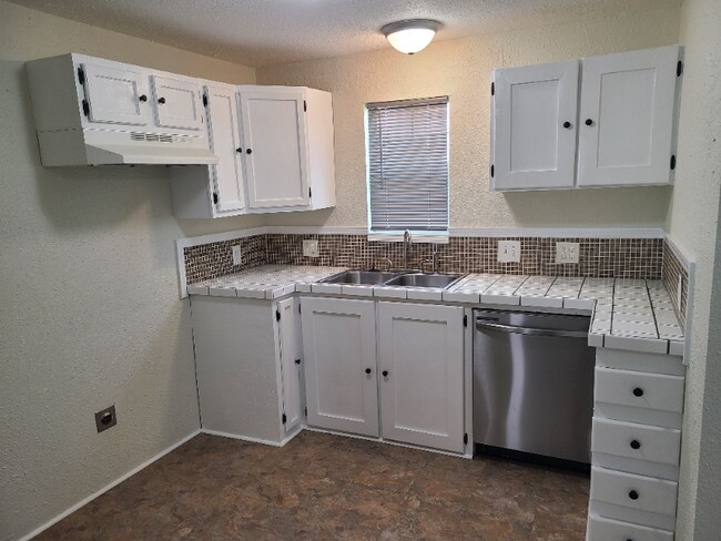 Building Photo - 101 E 2nd St