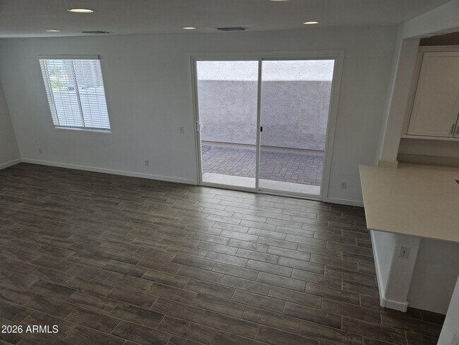 Building Photo - 3357 S Primrose