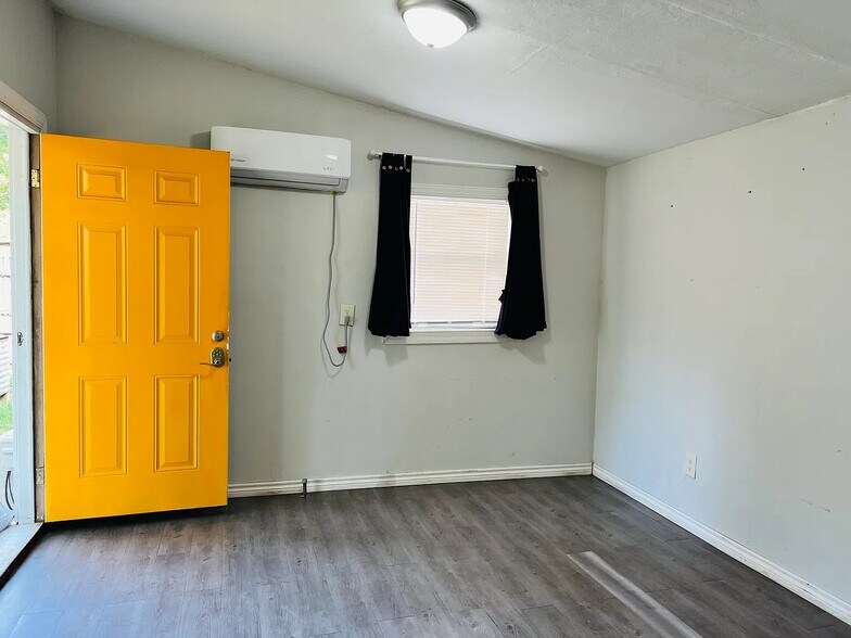 Building Photo - 3502 Ivandell Ave