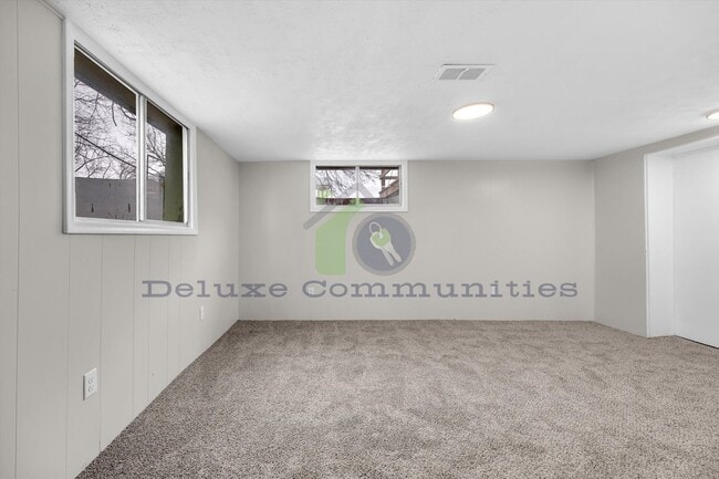 Building Photo - Spacious 4 Bedroom- With Extra room! New Remodel!