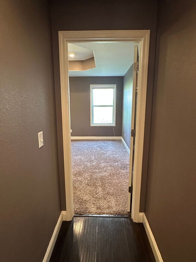 Building Photo - 4 Bed 2 Bath FOR RENT in Waynesville