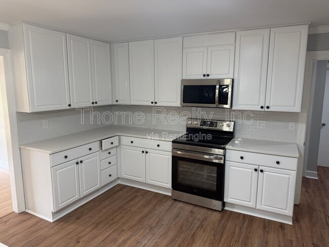 Building Photo - 1600 King Cir