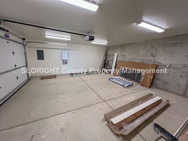 Building Photo - AVAILABLE NOW - Luxury Ocean-View Home in Prime Morro Bay Location - 3 Bed / 3 Bath