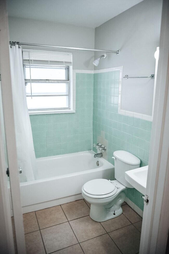 Building Photo - 4700 Walnut Grove Ave