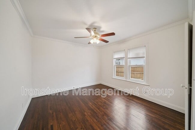 Building Photo - 2119 W 40th St