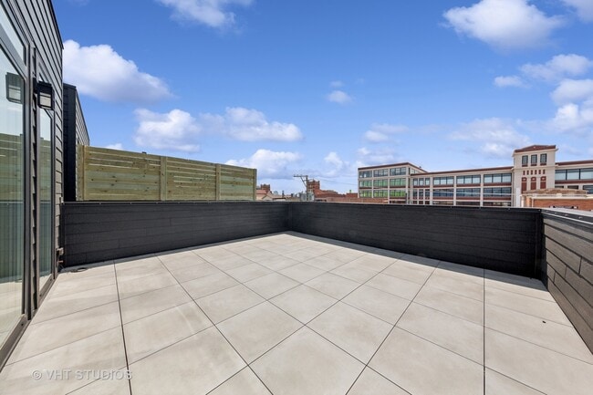 Building Photo - 1844 N Maud Ave