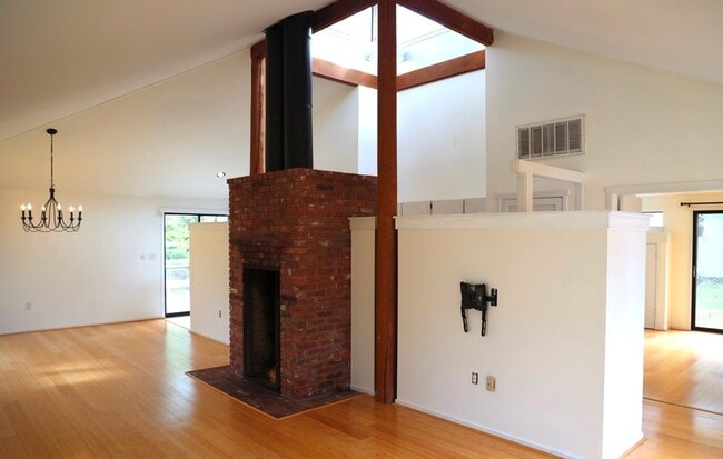 Building Photo - 3 Edgewood Cir