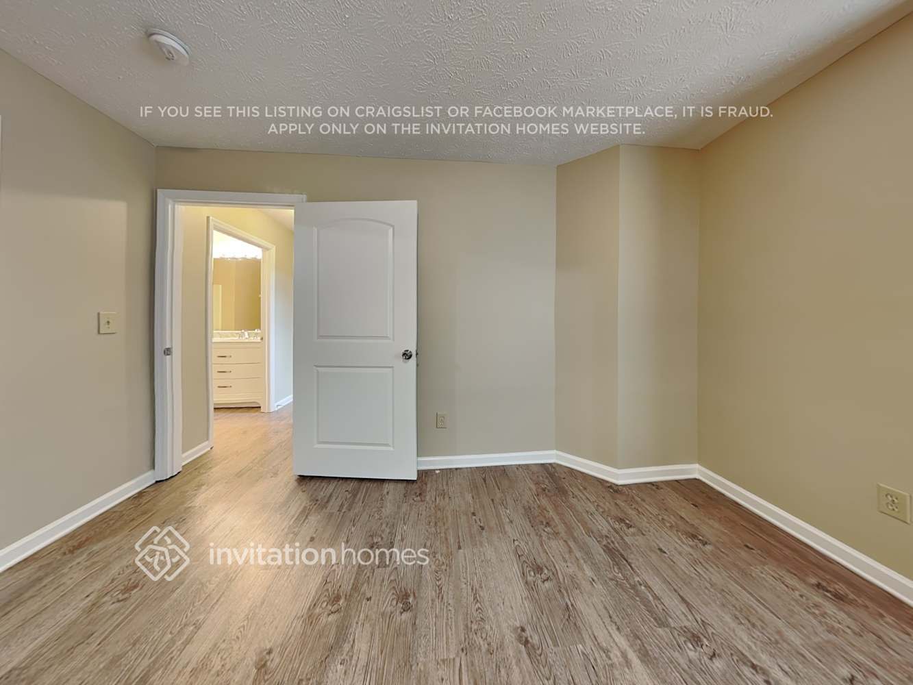 Building Photo - 5995 Rolling Oaks Ln