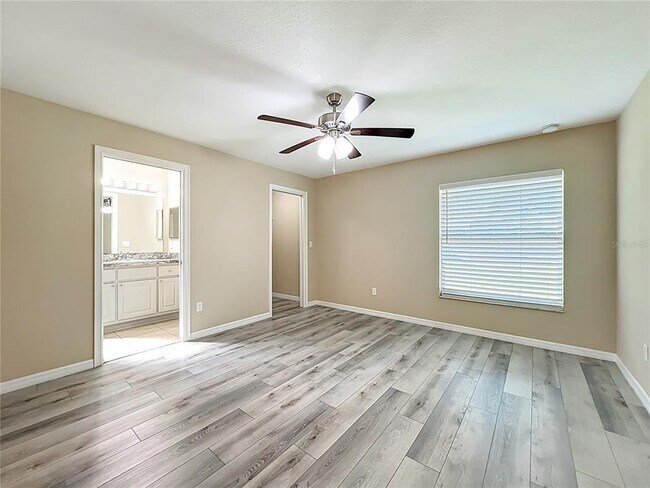 Building Photo - 1954 NW 21st Ave