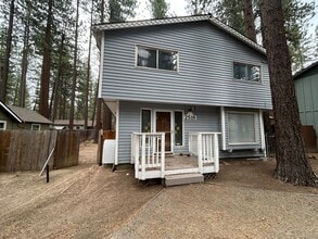 Building Photo - 4 Bedroom + Family Room - Spacious Home wi...