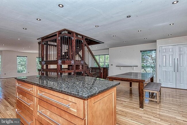 Building Photo - 9400 Van Arsdale Dr